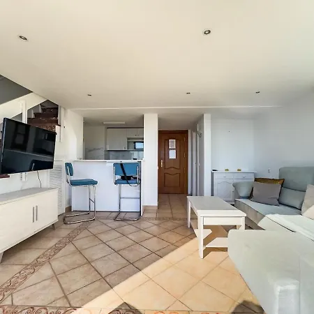 Skol 925a Penthouse 2 Bedrooms Amazing Sea Views Μαρμπέλλα