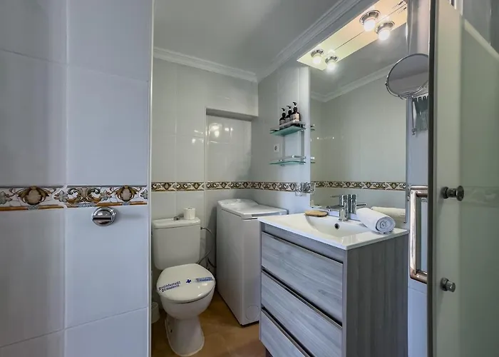 Skol 925a Penthouse 2 Bedrooms Amazing Sea Views *