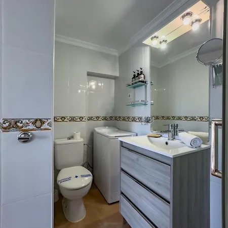 Skol 925a Penthouse 2 Bedrooms Amazing Sea Views *